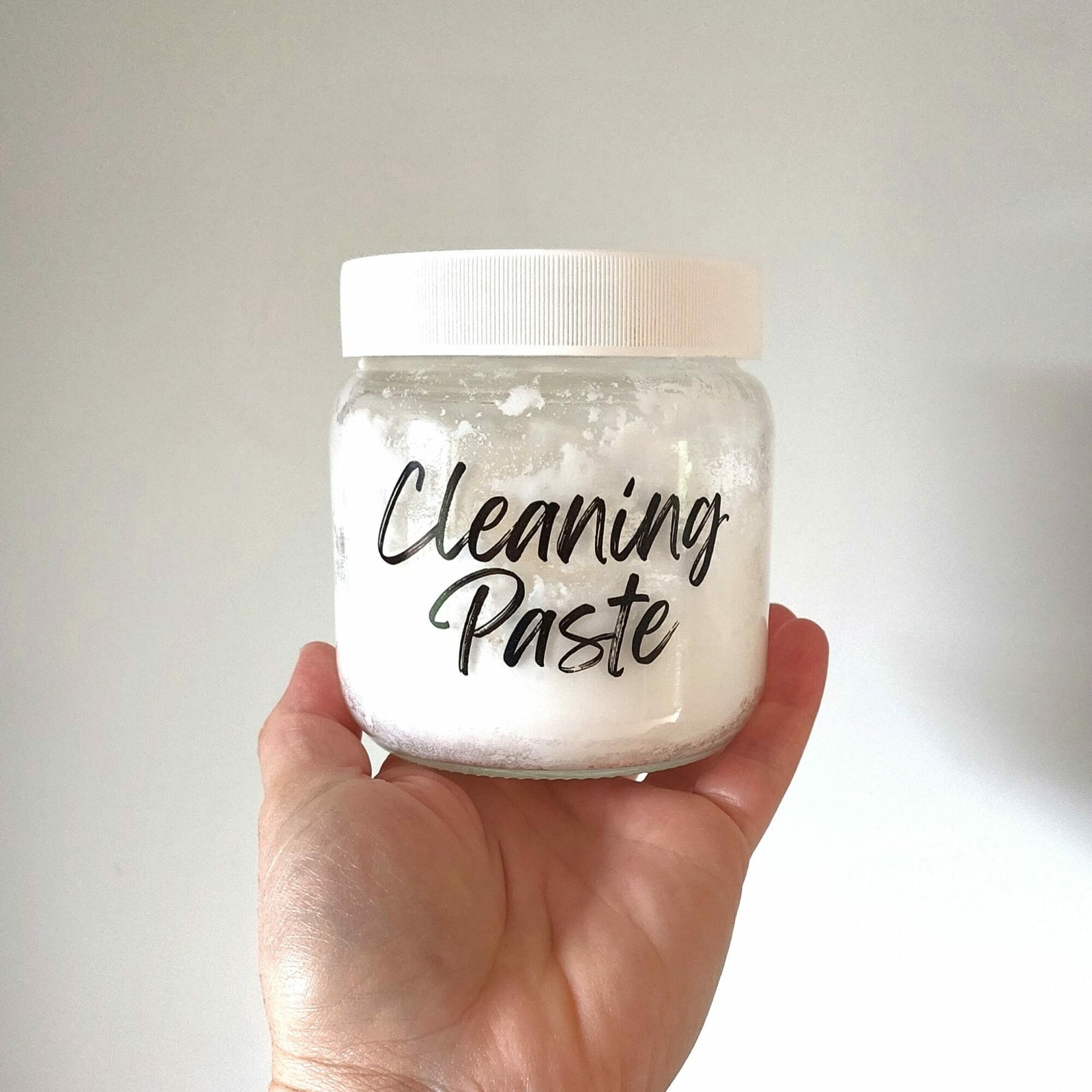 Organise your homemade cleaning products with our DIY home cleaners label set