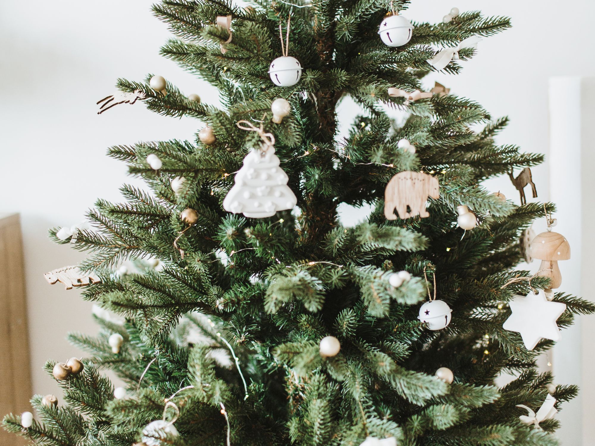 baking soda dough is ideal for making DIY Christmas tree decorations