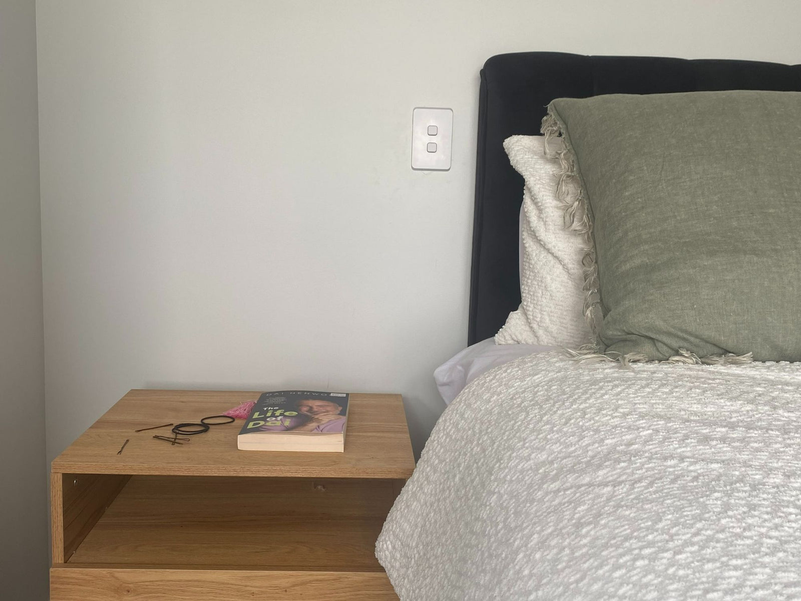 Busy mums need a stress free sleep sanctuary, follow our easy declutter tips for your self care 