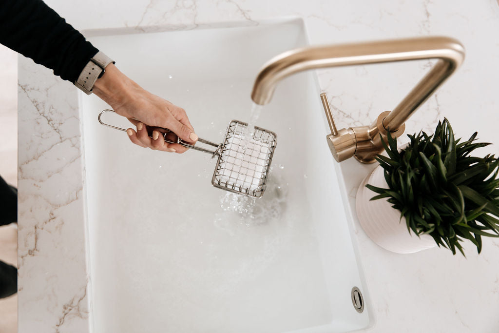 All your questions answered about how to use a soap shaker to do dishes by hand