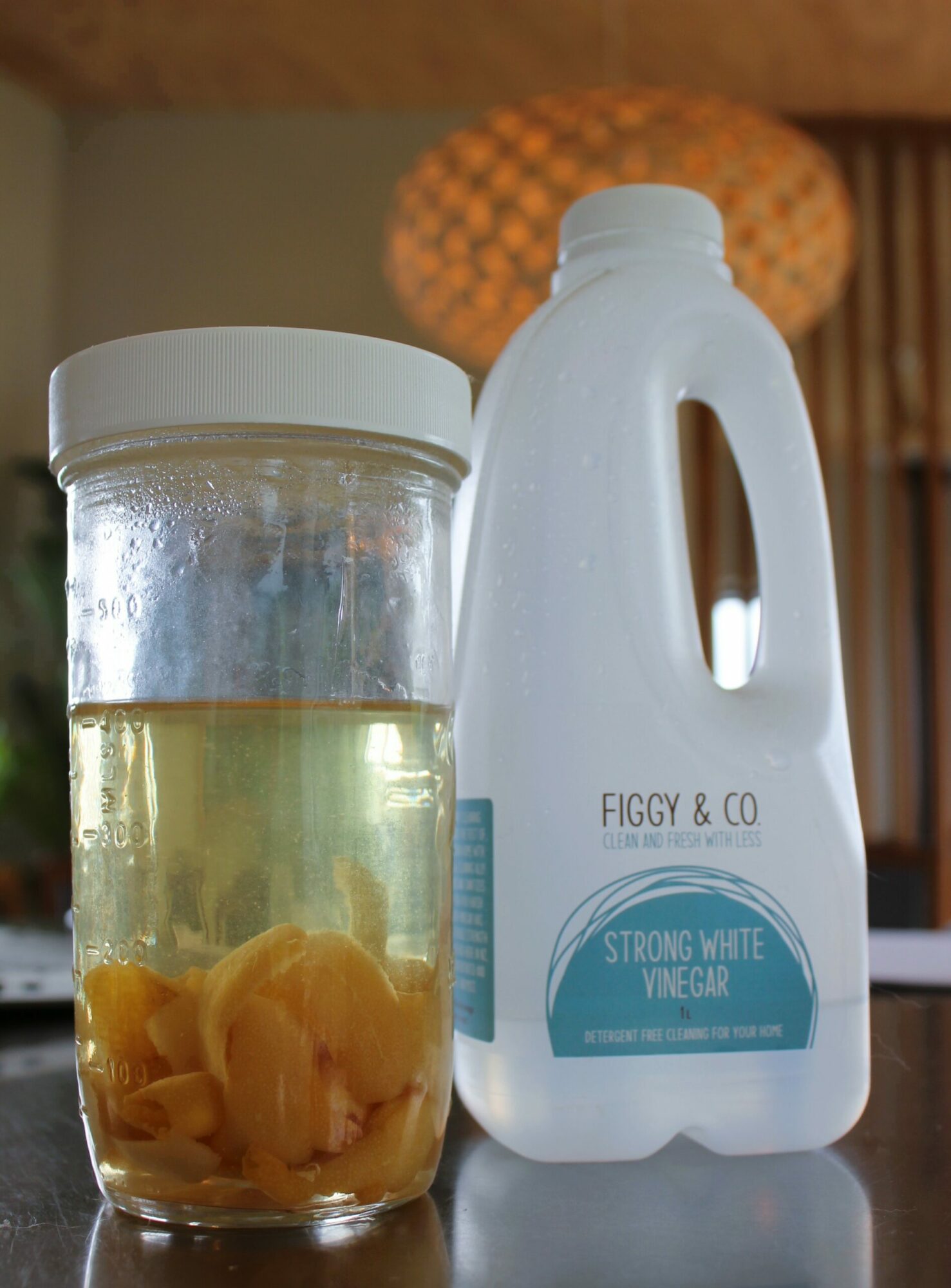 How to clean with strong white vinegar for a non-tox home