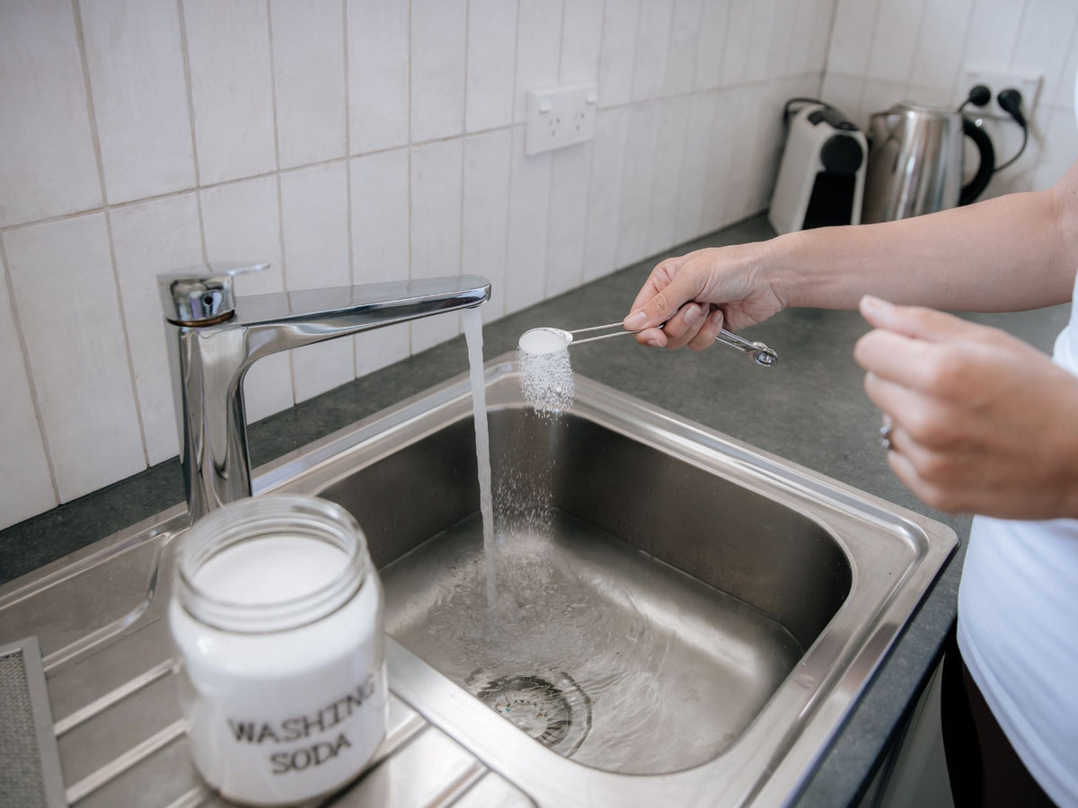 Cleaning Rangehood Filters with Figgy & Co's Washing Soda