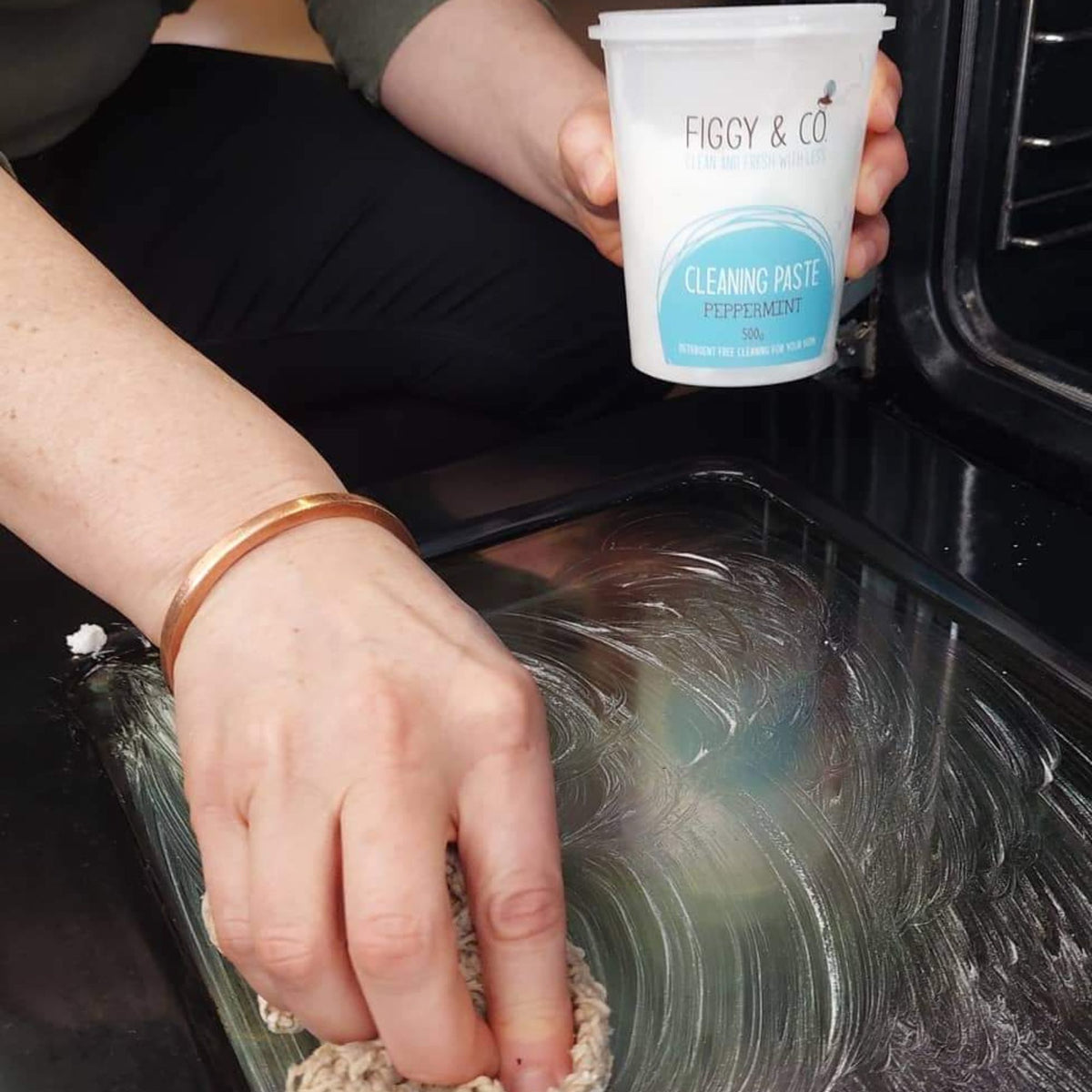 Cleaning the Oven with Figgy & Co's Cleaning Paste