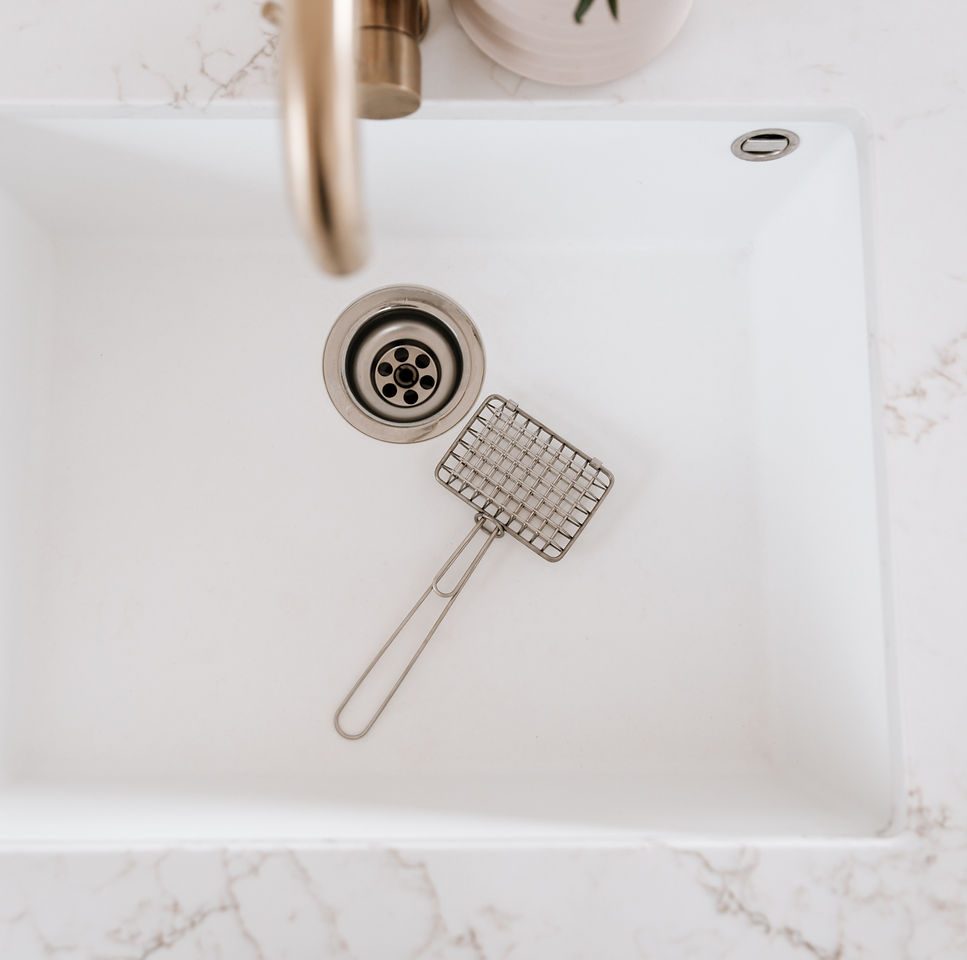 Soap shaker to hold bar soap when doing dishes by hand