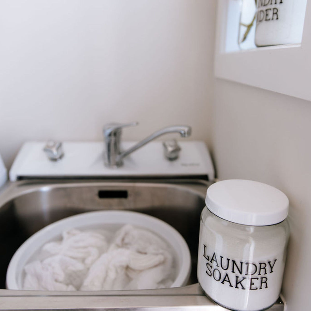 natural laundry soaker ideal for brightening whites